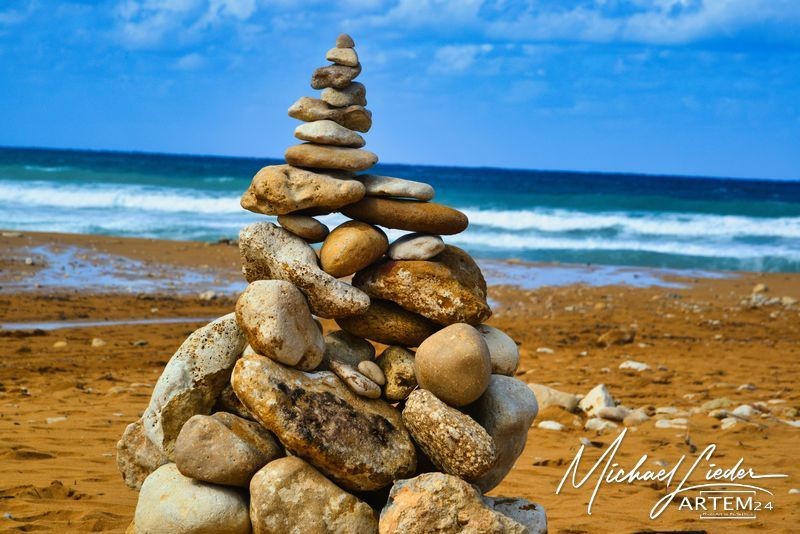 Steinmeditation am Strand